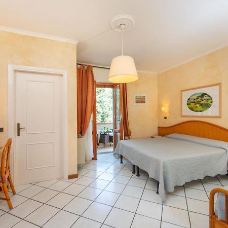 Hotel Tirreno Форте-дей-Мармі Екстер'єр фото