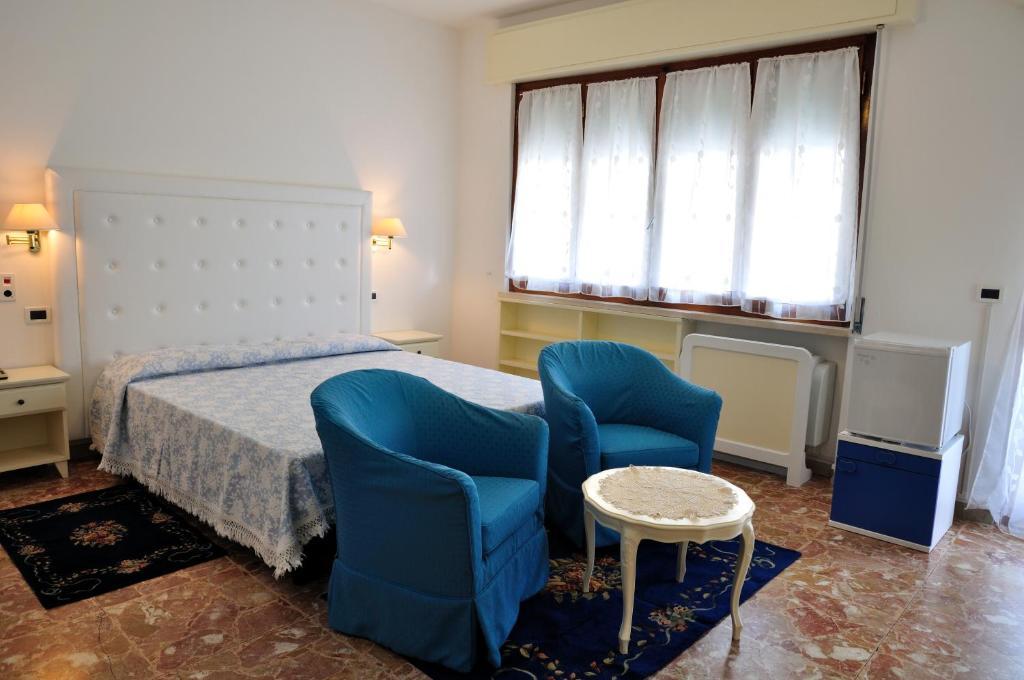 Hotel Tirreno Форте-дей-Мармі Номер фото
