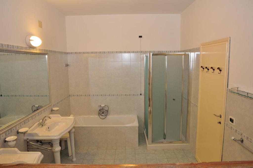 Hotel Tirreno Форте-дей-Мармі Номер фото