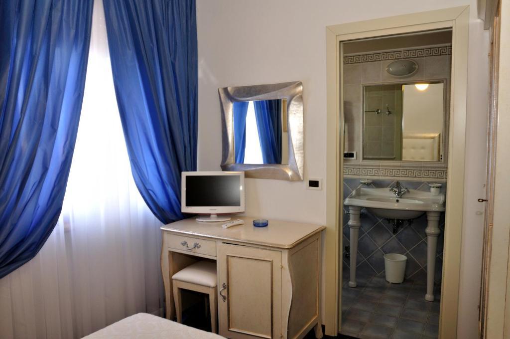 Hotel Tirreno Форте-дей-Мармі Екстер'єр фото