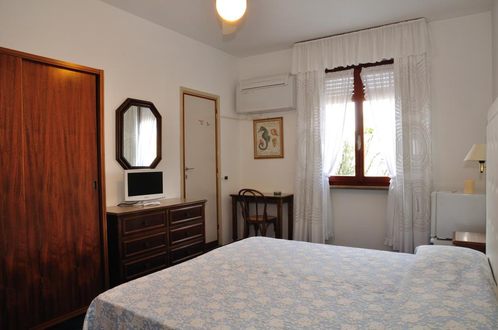 Hotel Tirreno Форте-дей-Мармі Екстер'єр фото