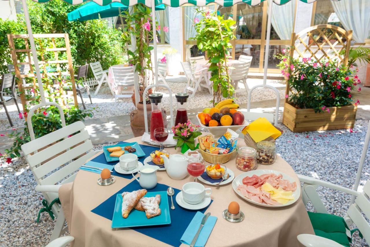 Hotel Tirreno Форте-дей-Мармі Екстер'єр фото